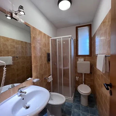 African Hotel-residence 3* 曼弗雷多尼亚