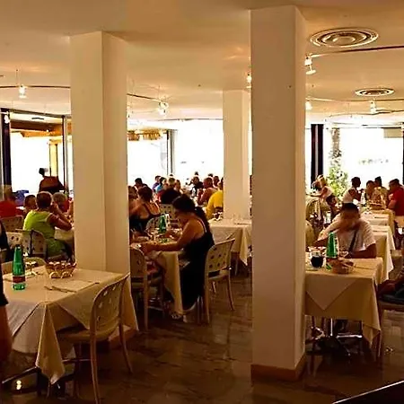African Hotel-residence 3* 曼弗雷多尼亚