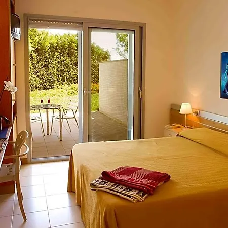African Hotel-residence مانفريدونيا